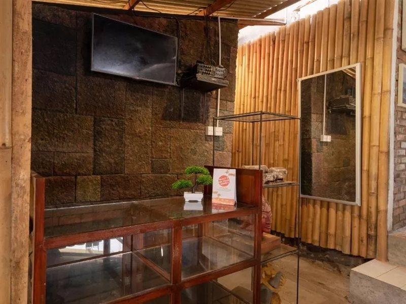 Oyo 2380 Alea Guesthouse Muntilan Εξωτερικό φωτογραφία