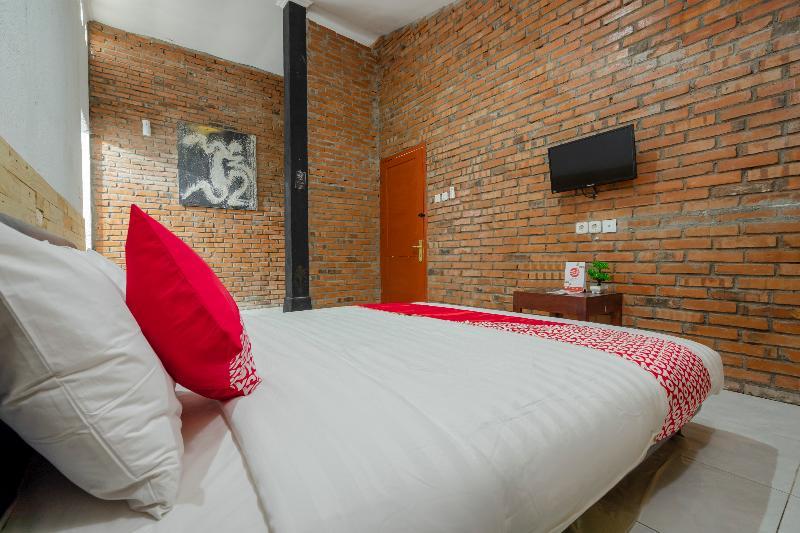 Oyo 2380 Alea Guesthouse Muntilan Εξωτερικό φωτογραφία