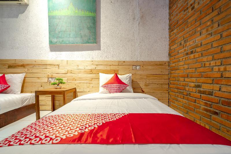 Oyo 2380 Alea Guesthouse Muntilan Εξωτερικό φωτογραφία