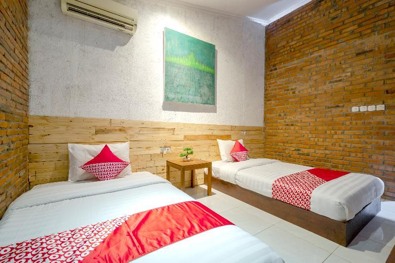 Oyo 2380 Alea Guesthouse Muntilan Εξωτερικό φωτογραφία